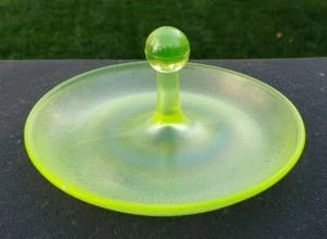 1920s Fenton Art Glass Vaseline STRETCH # 66 Handled LEMON / BUTTER Tray - Picture 1 of 3