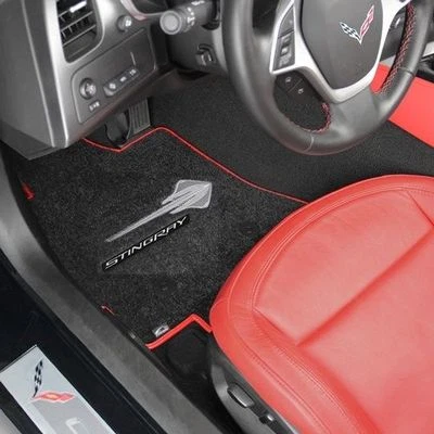 Alfombrillas Corvette Stingray C7 2014-2019 logotipo negras delanteras Lloyd con encuadernación roja  Foto 1 de 4
