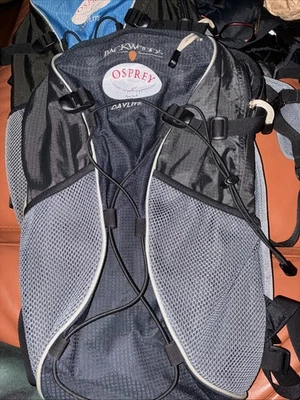 Рюкзак туристический дневной Osprey черный 18x12 карман для увлажнения комфортный крой б/у в отличном состоянии - Изображение 1 из 4