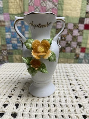 Jarrón de cumpleaños vintage de septiembre blanco cerámica decoración floral pequeño Foto 1 de 4