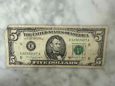 Rare Circulated Series 1988A $5 bill District #5 Richmond, Virginia - Image 1 of 2
