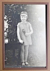 FOTO DE GABINETE DE PRINCIPIOS DE 1900 - ADORABLE NIÑA POSANDO - PEINADO DE 1920 - Imagen 1 de 3