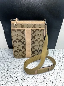Nuova borsa a tracolla Coach firma tela piccola borsa a tracolla marrone marrone marrone chiaro ~ Nuova con etichette - Foto 1 di 5