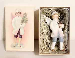 Costco viktorianischer Porzellan Engel Junge mit Christbaumschmuck 5,5" Neu im Karton - Bild 1 von 7