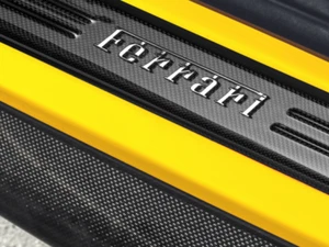 Tiras de patada de umbral de carbono mate Ferrari 296 GTB y GTS. Accesorio Ferrari genuino - Imagen 1 de 1
