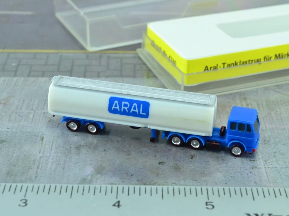 Camión cisterna NOCH ARAL azul escala Z Foto 1 de 2