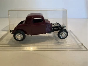 Vintage Plastik gebautes Modellauto Hot Rod Roadster in Vitrine - Bild 1 von 11