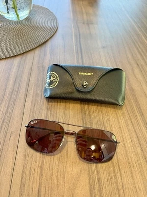 Gafas de sol polarizadas Ray-ban. RB3611. Lentes violeta oscuro (rosa) Foto 1 de 4