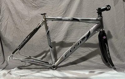 Fuji Team Pro Frameset Road Small Carbon Fork & Seatstays 130 / 100 QR 700c Rim - Image 1 of 4