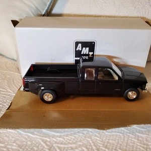 AMT 1:24 1993 Chevrolet C-3500 Dual Rear Wheels Pickup Midnight Black 8653 - Picture 1 of 15