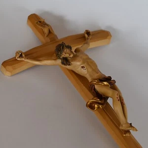 Crucifijo Jesús cruz de madera pintado Cristo tallado a mano 46cm x 22cm Tirol del Sur - Imagen 1 de 9