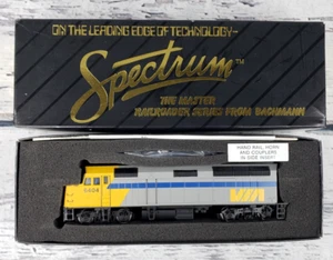 HO Bachmann Spectrum EMD F40PH Diesel Locomotive VIA #6404 Item No. 87021 - Picture 1 of 2