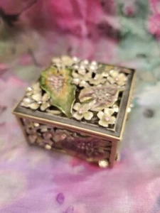 Vintage enamel trinket Box - Picture 1 of 7