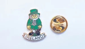 LEPRECHAUN Metal Pin Badge T321 Irish Ireland St Patricks day - Picture 1 of 1