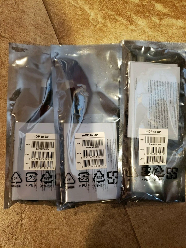 Dell Male Mini Displayport to Female DisplayPort Adapter 857GN DAYANBC084 - Image 1 of 1