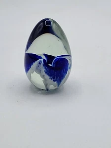 1988 Mount Saint Helen's Studio Art Glass Blue & White  Floral Egg Paperweight - Picture 1 of 8