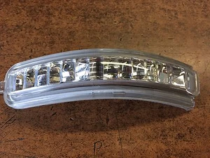 NUEVO FABRICANTE DE EQUIPOS ORIGINALES NISSAN ALTIMA 2010-2012 ESPEJO LATERAL DERECHO LENTE DE GIRO - Imagen 1 de 3