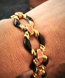 bracciale vintage americano anni 70  dorato smalti nero e arancio - vtg bracelet - Picture 1 of 4