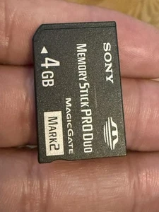Sony 4 Gb Memory Stick Pro Duo Mark 2 para PSP portátil juego mano ayuda cámara - Imagen 1 de 2