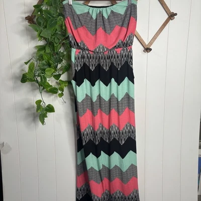 🩷🩷🩷 Maxi Vestido Trixxi Estampado Geo Sin Tirantes Talla Mediana Foto 1 de 4