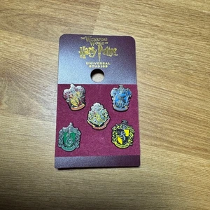 Universal Studios The Wizarding World of Harry Potter House Crest 5 Set Pin - Bild 1 von 2