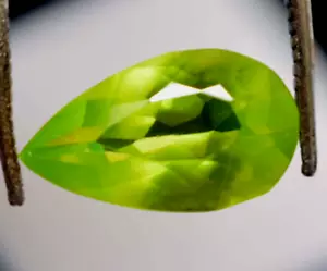 6,40 Ct 100% Naturale Bellissimo Peridoto Verde a Forma di Pera Gemma Certificato - Foto 1 di 4