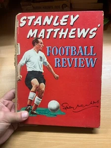VINTAGE "STANLEY MATTHEWS FOOTBALL REVIEW" ILLUSTRATED LARGE HARDBACK BOOK (P4) - Imagen 1 de 18