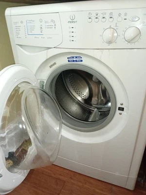 Indesit WIL103, 5kg Washing Machine - Image 1 of 3
