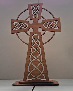 Freistehendes Holz Keltenkreuz, Kruzifix, Irland, Kelten, Christus, 4 Größen - Bild 1 von 3