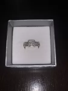 Beautiful real 9KT white gold diamond cluster ring - Picture 1 of 5