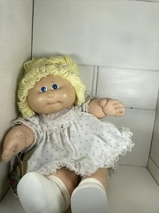 Vintage 1985 Cabbage Patch Girl Doll w/Blonde hair & Blue eyes. White outfit/blu - Picture 1 of 12