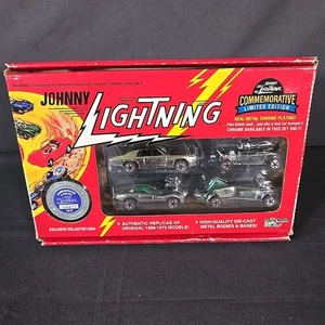 Juego de 4 coches Johnny Lightning cromados conmemorativos edición limitada B - Imagen 1 de 5