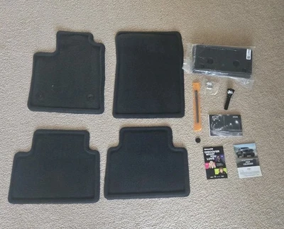 Chevrolet Colorado 2024 manual del propietario + alfombrilla delantera + kit de embudo + antena onstar Foto 1 de 4