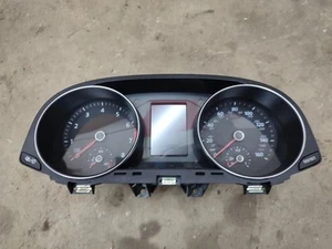 561920971 Volkswagen PASSAT B7 USA 2016 Petrol speedometer instrument cluster - Picture 1 of 3
