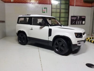 Land Rover Defender UNBOXED 2020 White D200 SD4 Fuji 1:24 Scale Diecast Model - Image 1 of 4