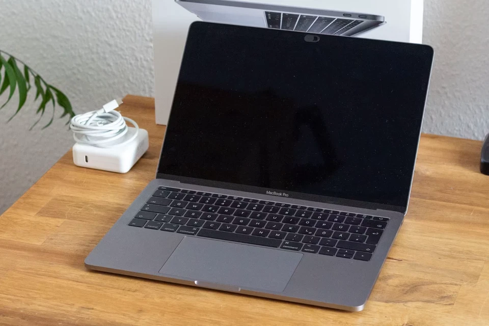 Apple MacBook Pro 13" Retina (2017) - Core i5 2.3 GHz, 8 GB, 128 GB SSD - Bild 1 von 4