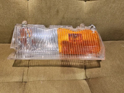 1974-1978 CHRYSLER NEW YORKER DRIVER LEFT FRONT TURN SIGNAL LENS OEM 3728053 - Image 1 of 4