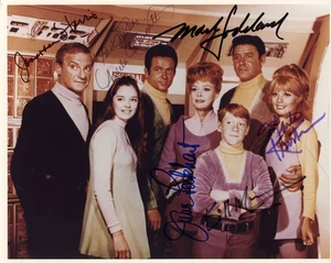 Lost in Space signed Cast Foto June Lockhard Jonathan Harris Bill Mumy +3 mit Echtheitszertifikat - Bild 1 von 2