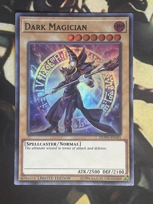 Yugioh: Dark Magician - Ultra Raro Holográfico Edición Limitada Arte Antiguo Promoción Casi Nuevo Foto 1 de 2