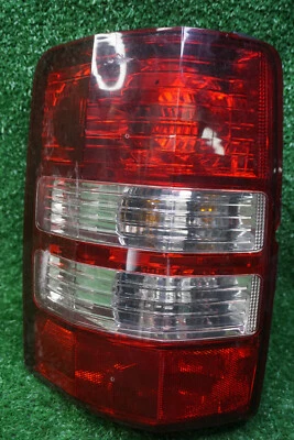 Luz trasera izquierda Jeep Liberty 2008 2009 2010 2011 2012 OEM 55157347AC Foto 1 de 4