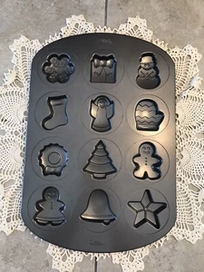 2007 Wilton Non-Stick Christmas Holiday Cookie Pan 12 Different Designs - Picture 1 of 2