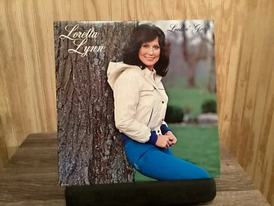 Loretta Lynn Lookin' Good Vinyl Record 1980 FREE SHIPPING! - Image 1 of 4