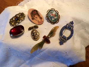Lot de 7 Broches anciennes ou  vintage différentes - Picture 1 of 7