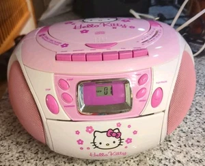 HELLO KITTY AM/FM Radio Cassette Registratore a Nastro/Lettore CD Boombox (Funzionante) - Foto 1 di 11