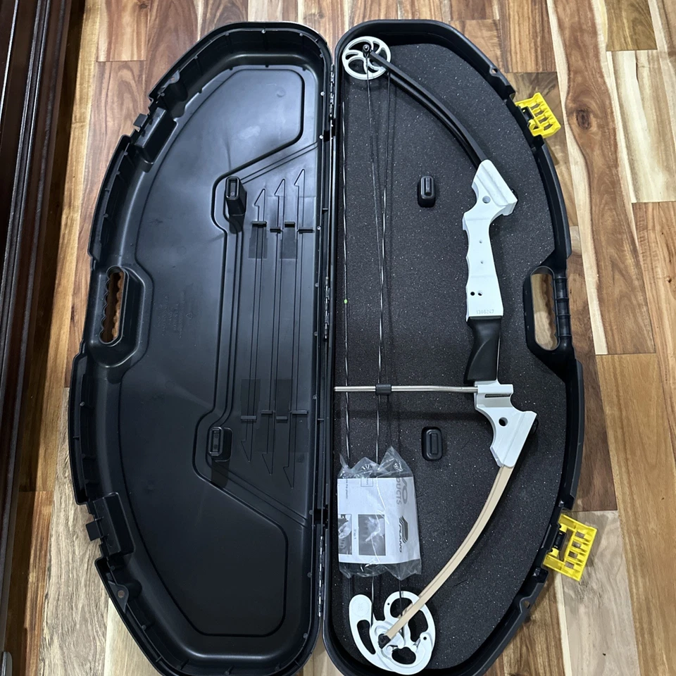 Genesis Bow Right Handed YOUTH White and Gold & Plano Case - Image 1 of 4