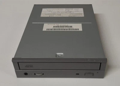 Sun 370-3416 SunCD 32 SCSI CD-ROM, Medium Grey Bezel, Toshiba XM6201B - Image 1 of 3