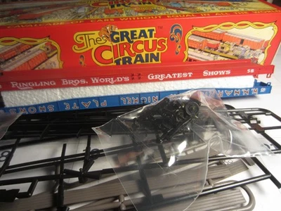 HO trains; New in box WALTHERS Great circus train-Two different circus flat cars - Image 1 of 4