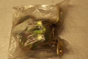 GM 96060775 Genuine GM Hinge - Picture 1 of 2