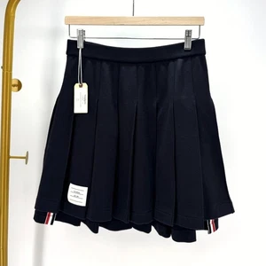Thom Browne Jupe plissée à boucle à trois bandes marine FJK053A 137645878 - Picture 1 of 9