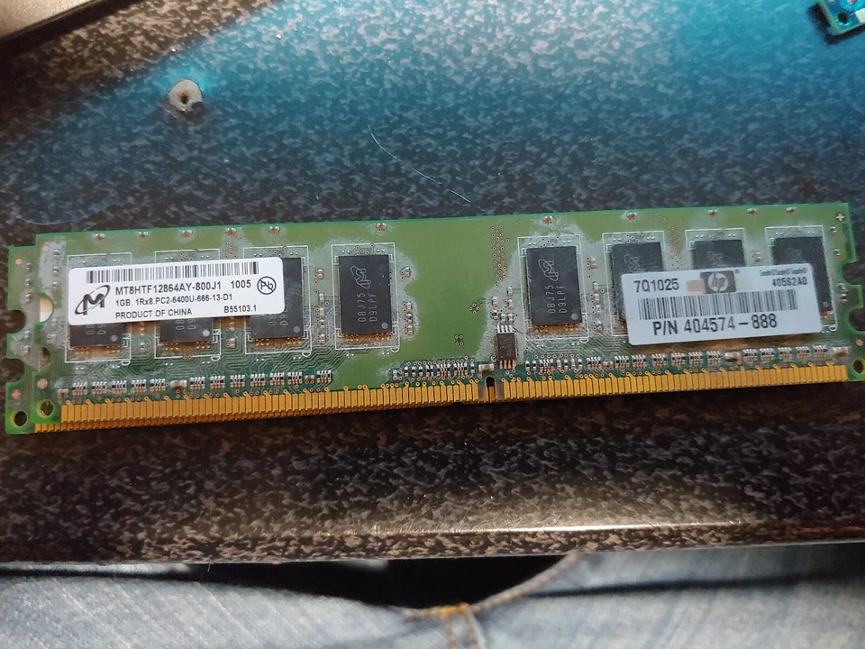 1GB Micron DDR2-800 Desktop RAM Memory PC2-6400U CL6 1Rx8 MT8HTF12864AY-800J1 - Image 1 of 1